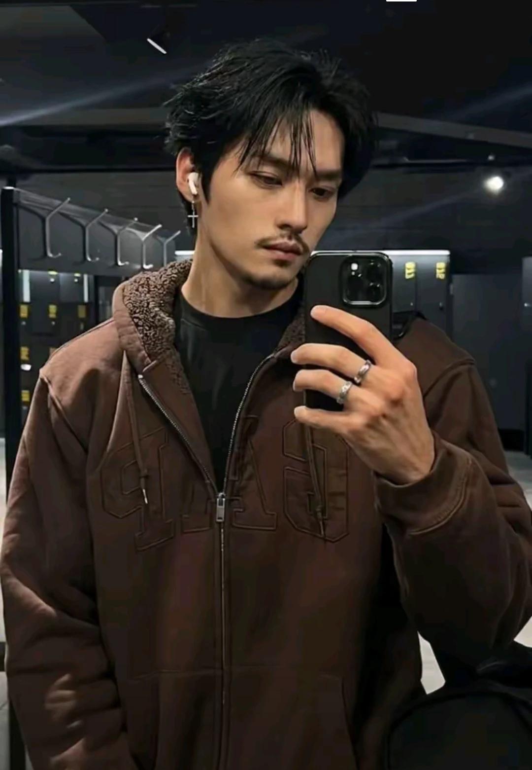 Lee Know  thumbnail