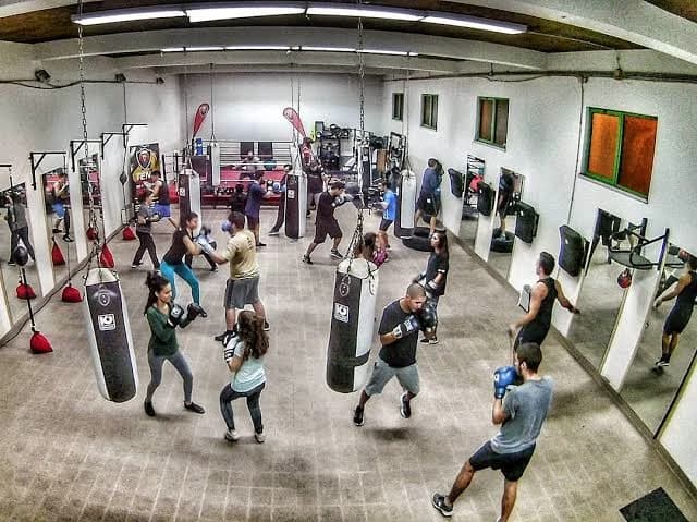 Academia de Boxe. Professores: Amanda, Fábio, Adriano  thumbnail