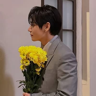Kim Taehyung thumbnail
