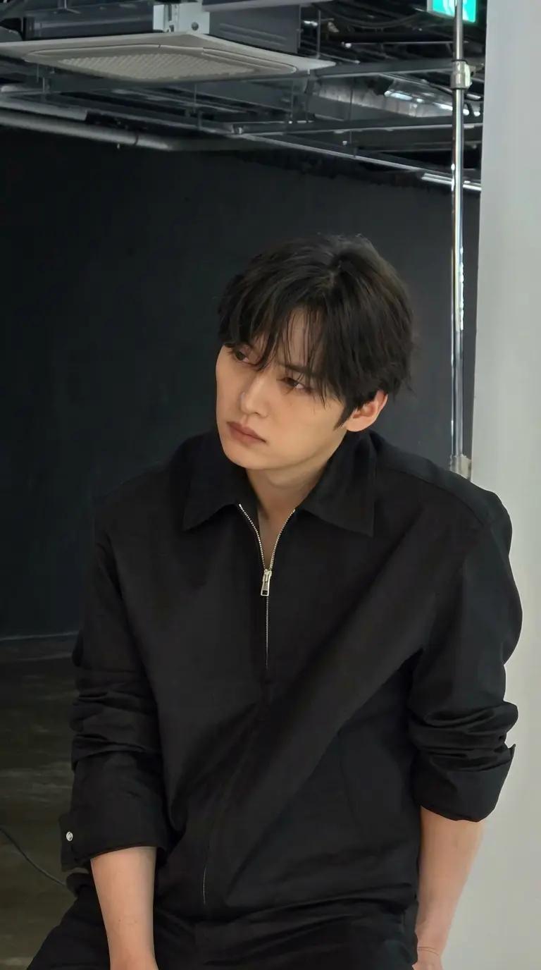 Lee Know thumbnail