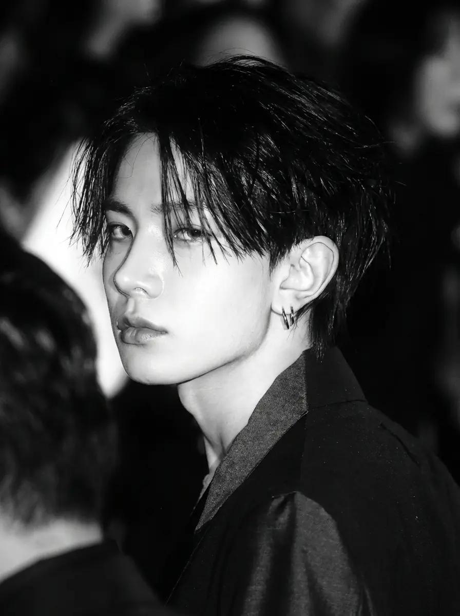 Lee heeseung thumbnail