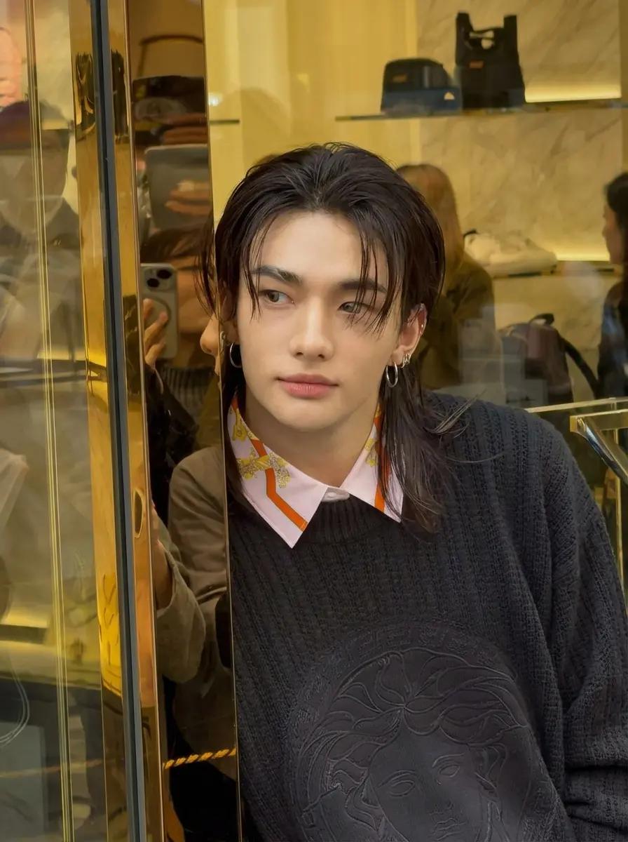 Hwang Hyunjin thumbnail