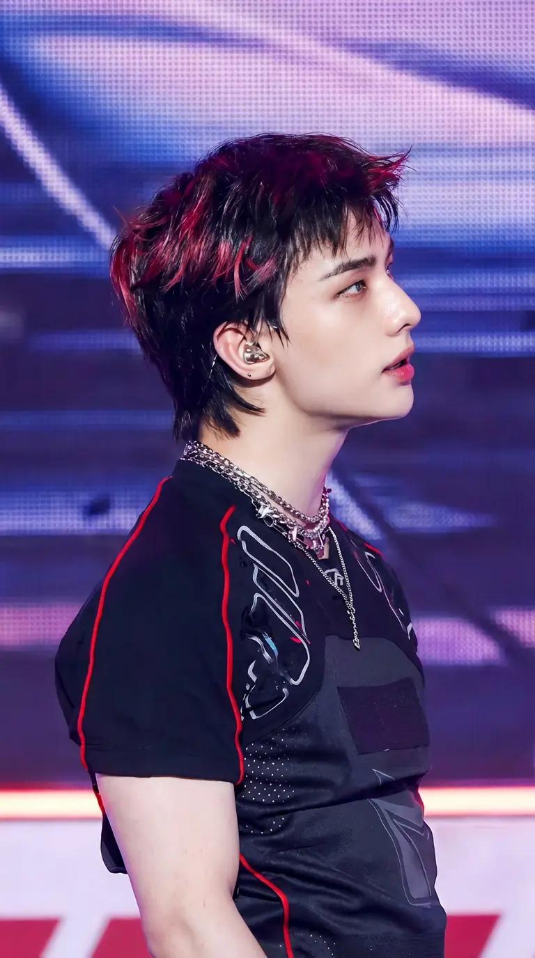 Hwang Hyunjin thumbnail