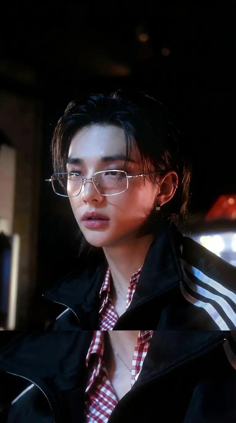 Hyunjin  thumbnail