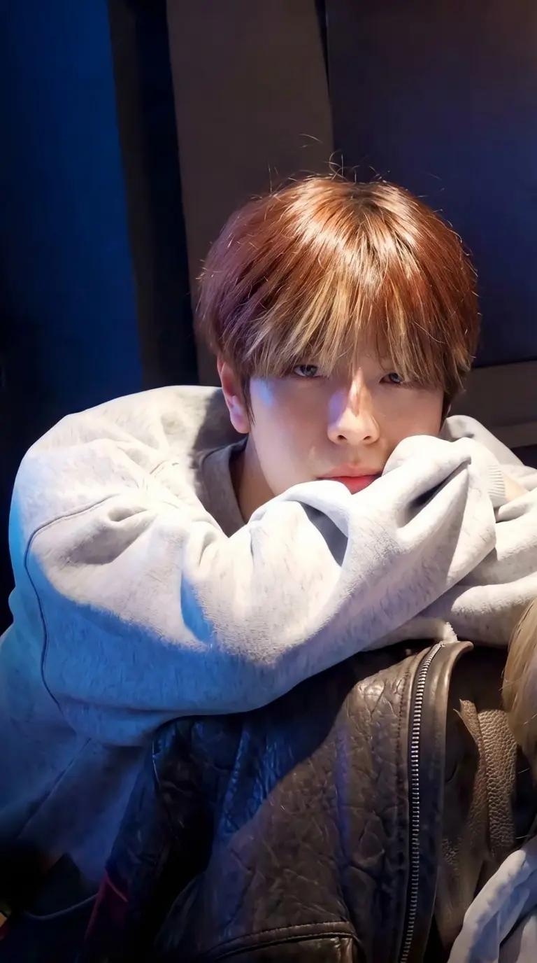 seungmin/skz ot8 thumbnail