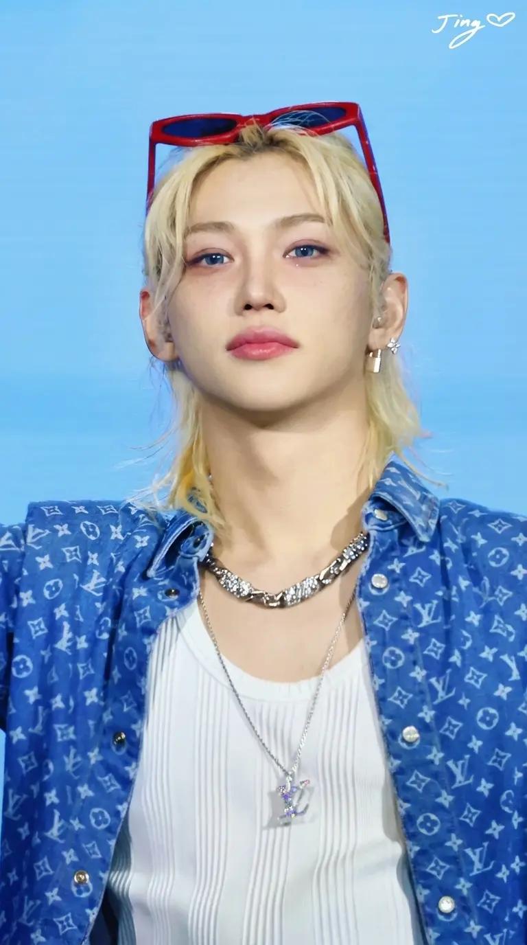 Felix (stray kids) thumbnail