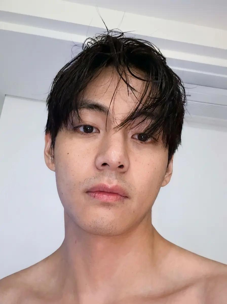 Kim Taehyung  thumbnail