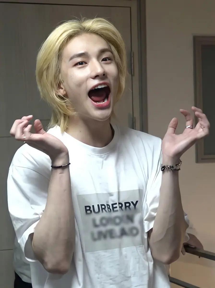 Hyunjin thumbnail