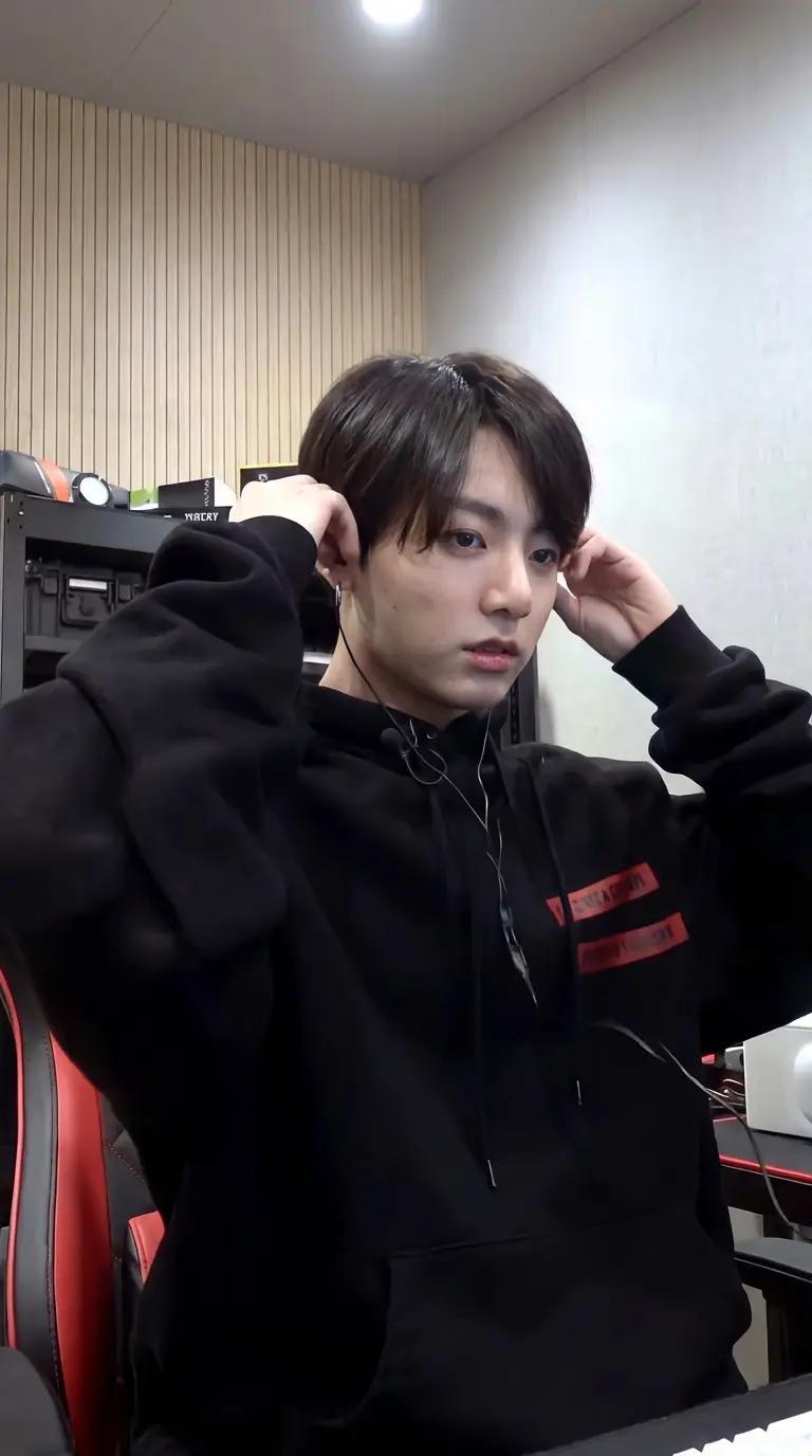 Jungkook thumbnail