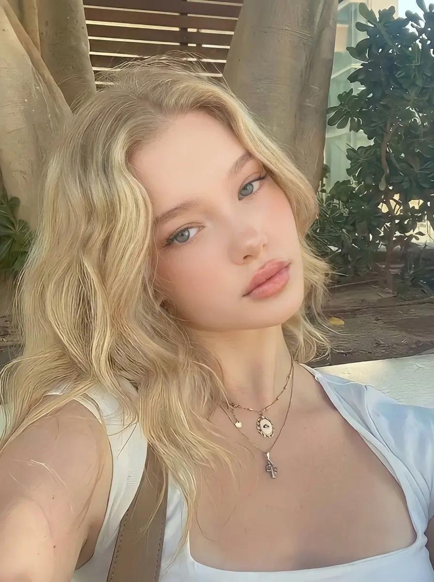 lia thumbnail