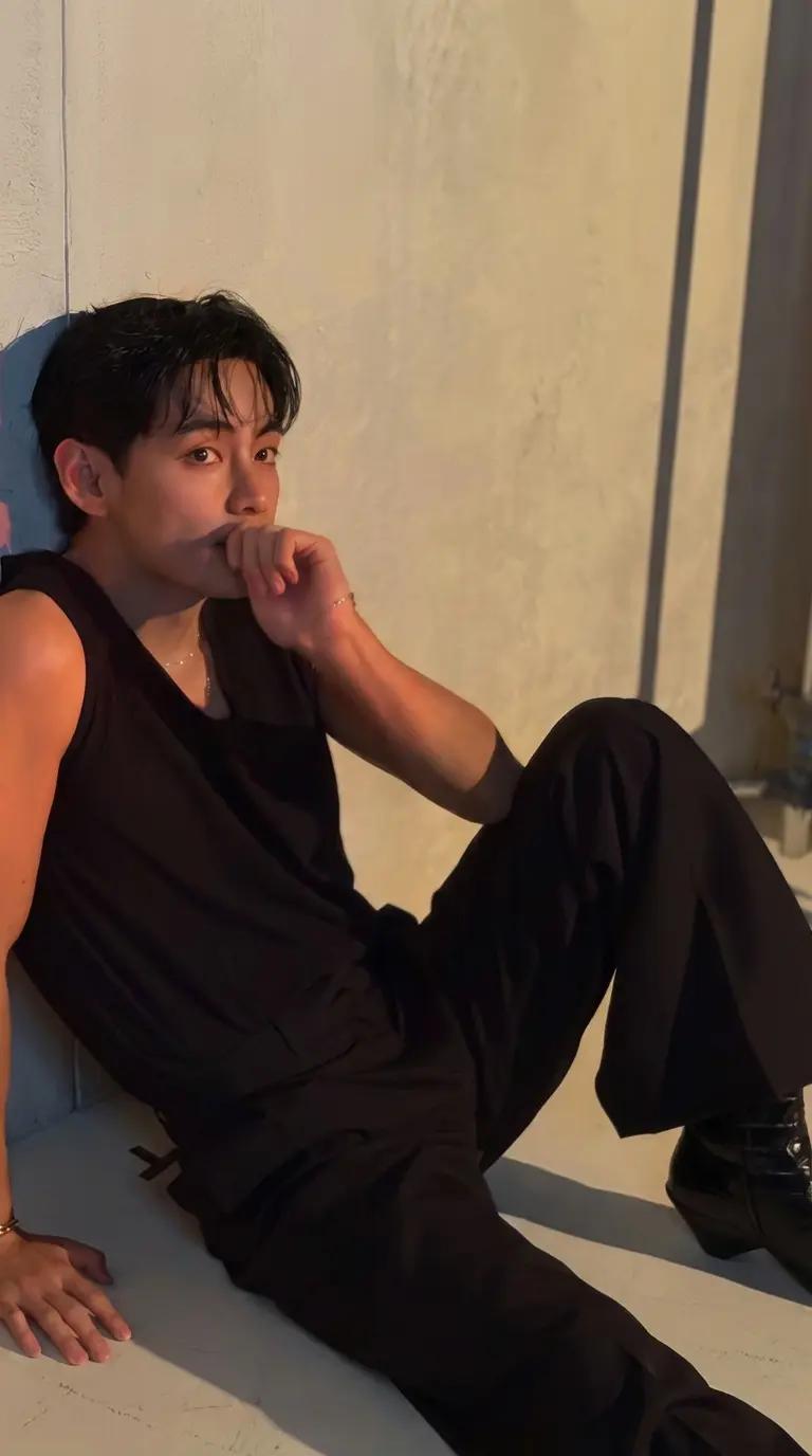 Kim Taehyung  thumbnail