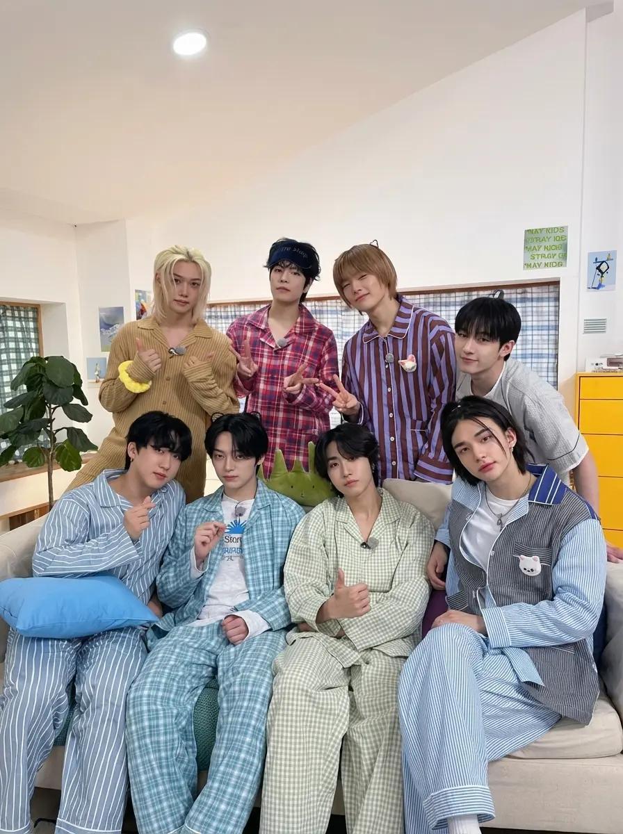 STRAY KIDS thumbnail