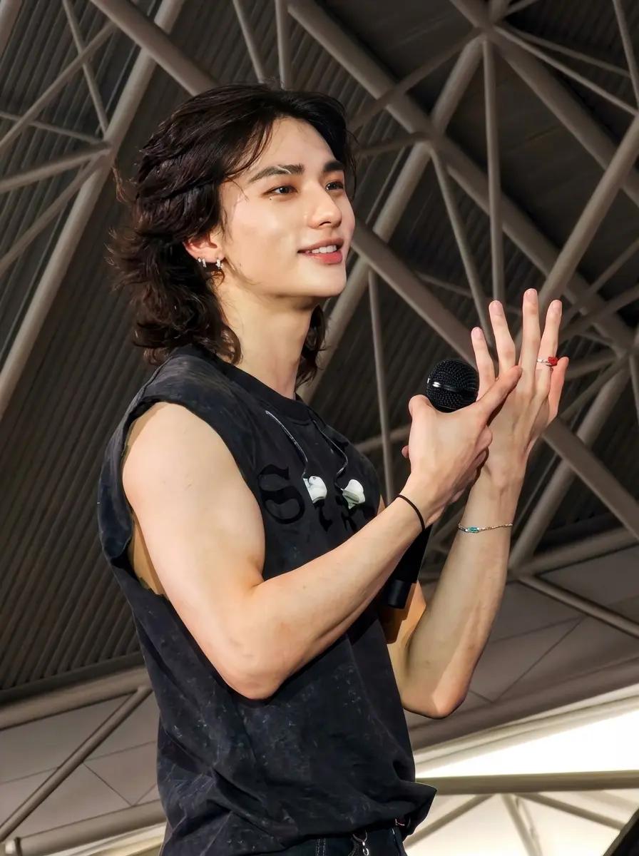 Hyunjin thumbnail