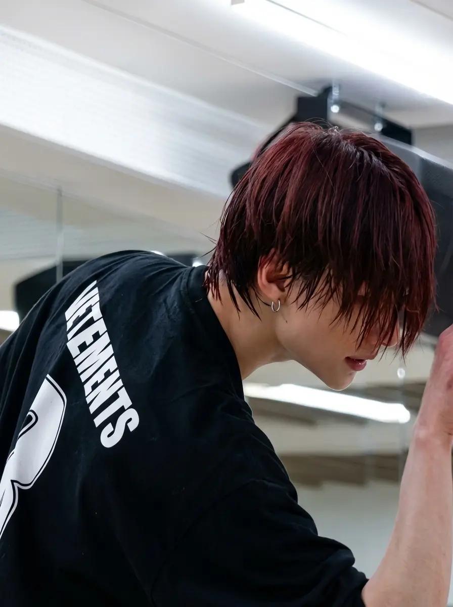 Hwang Hyunjin  thumbnail