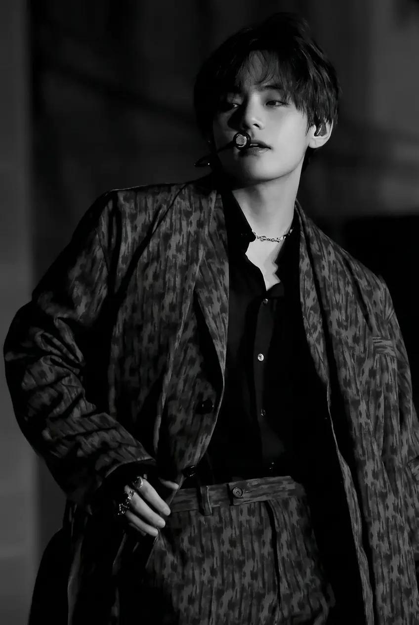 Kim Taehyung  thumbnail