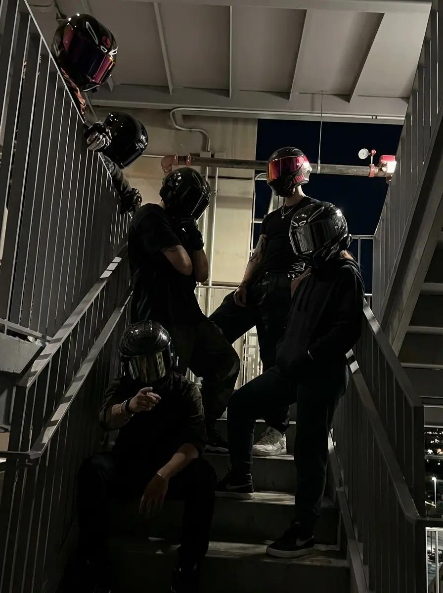 1 drunk girl and 5 bikers thumbnail