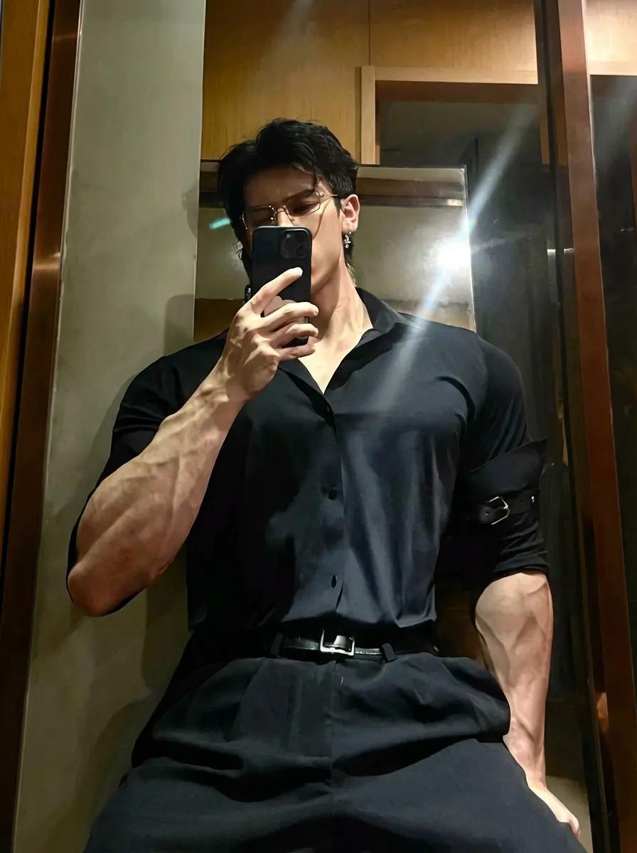Mafia Husband thumbnail