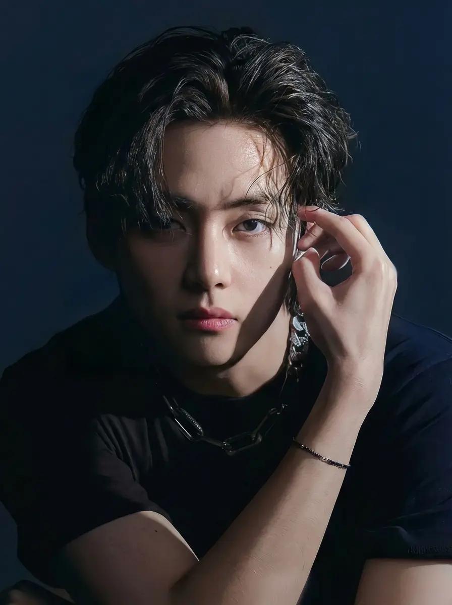 Kim Taehyung  thumbnail