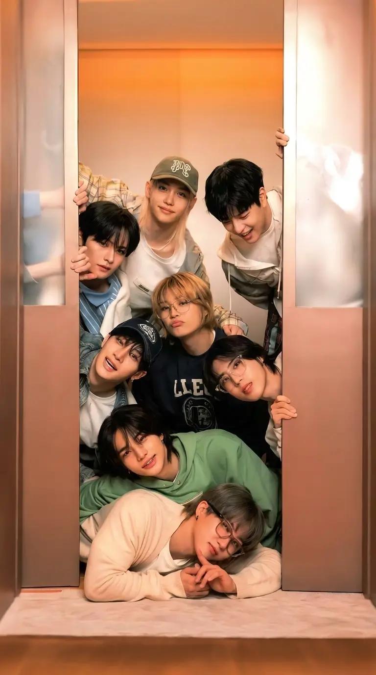 Stray kids thumbnail