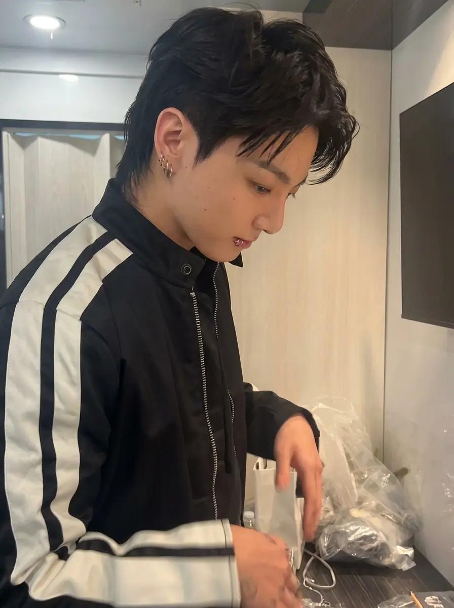 Jeon Jungkook thumbnail