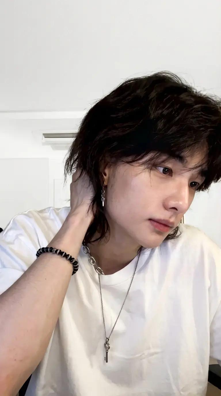 Hwang Hyunjin thumbnail