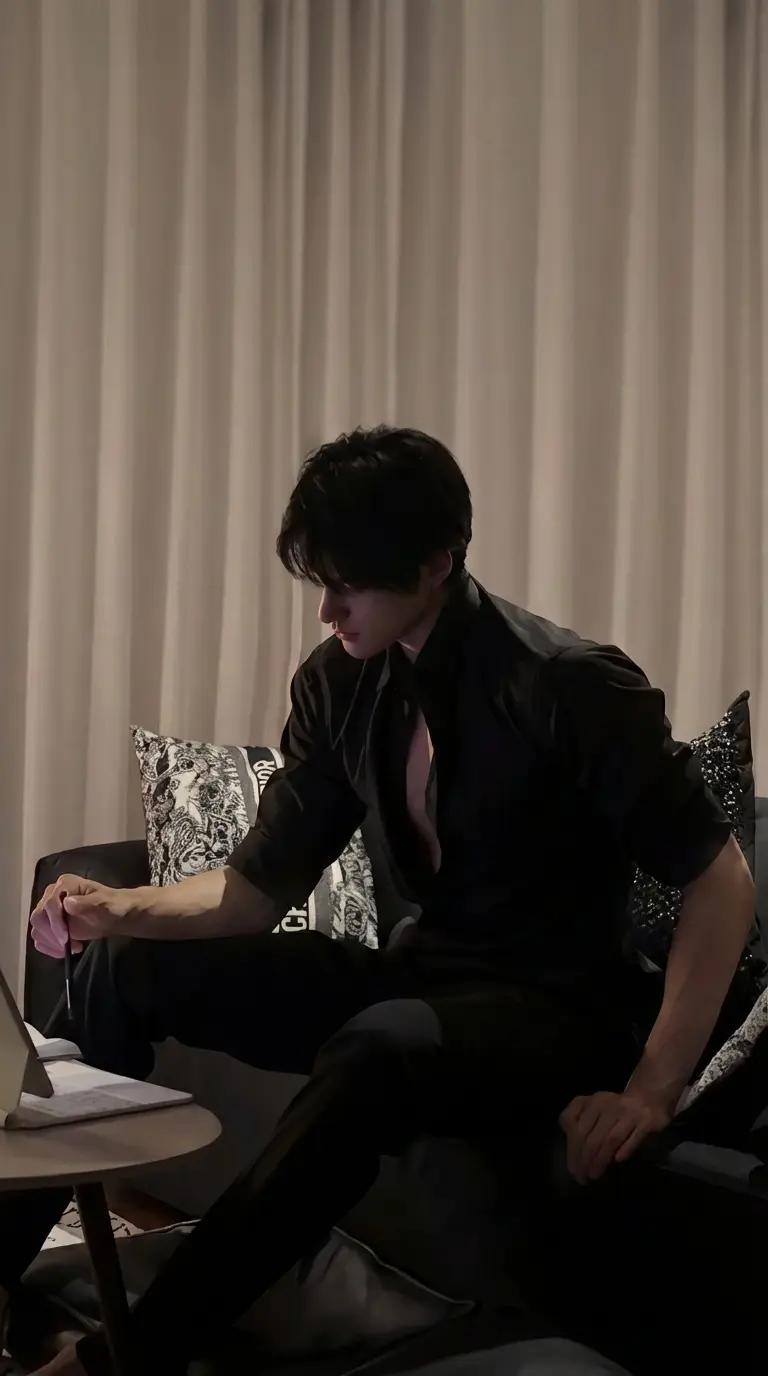 Ryan (Mafia Husband) thumbnail