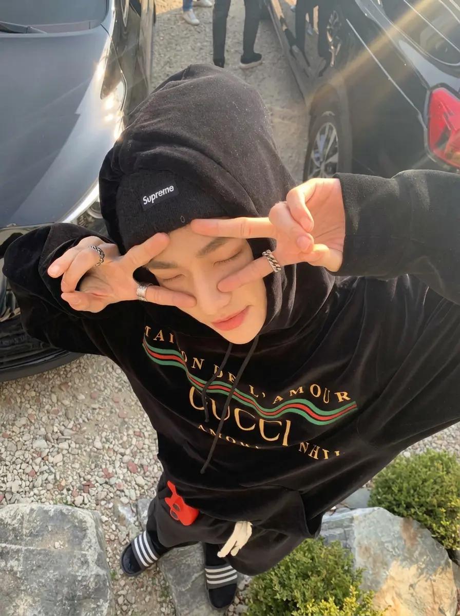 Hwang Hyunjin thumbnail
