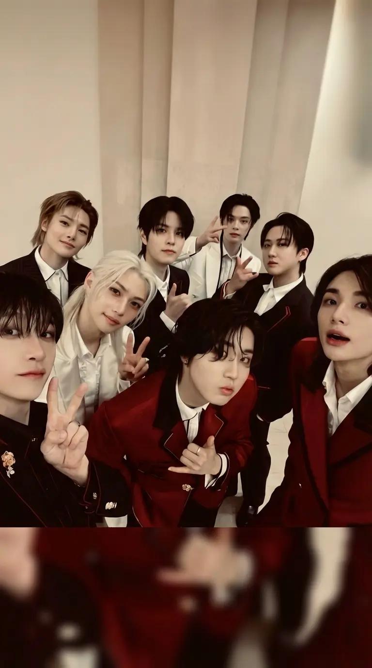 Stray kids thumbnail