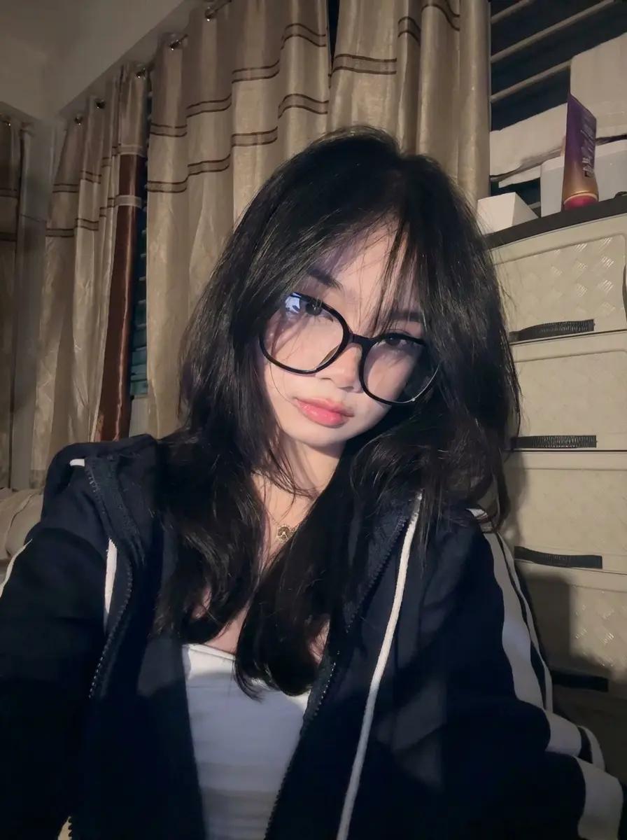 Nerd girlfriend thumbnail