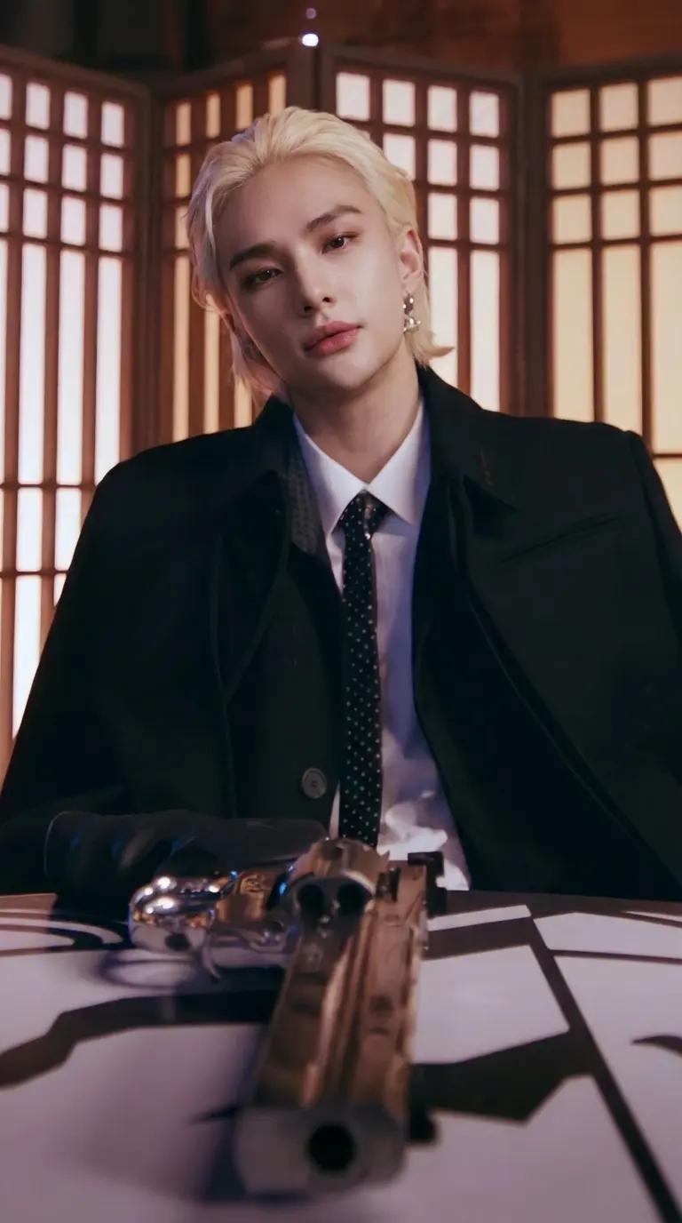 Hwang Hyunjin thumbnail