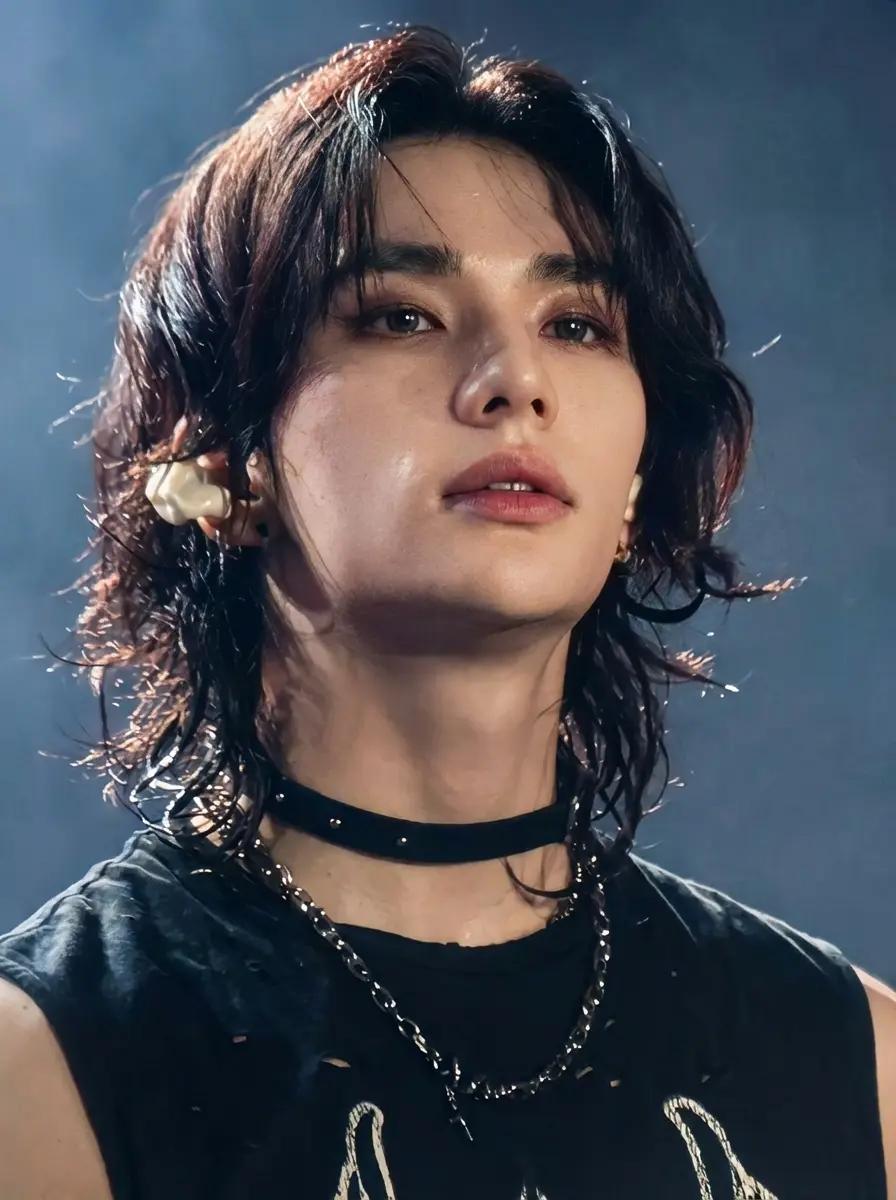 hyunjin thumbnail