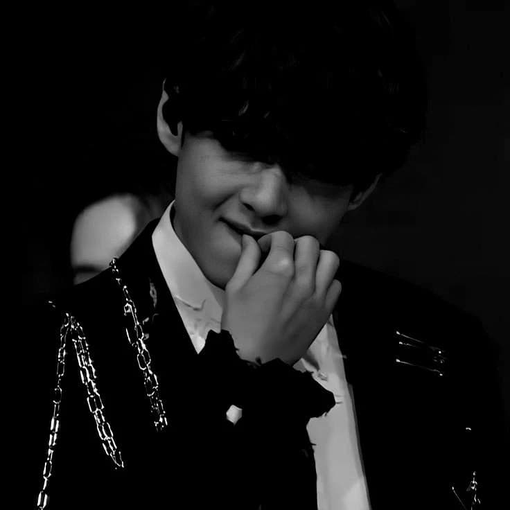 Kim Taehyung . thumbnail