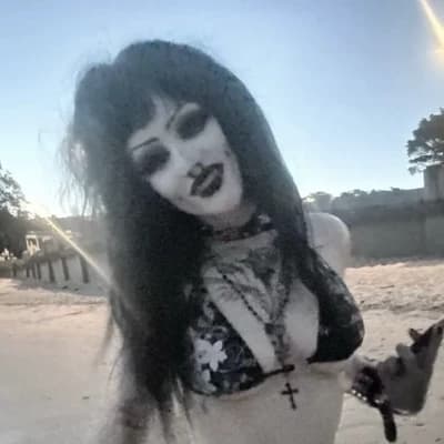 Mia thumbnail