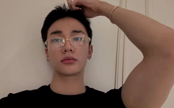 Hwang Hyunjin thumbnail