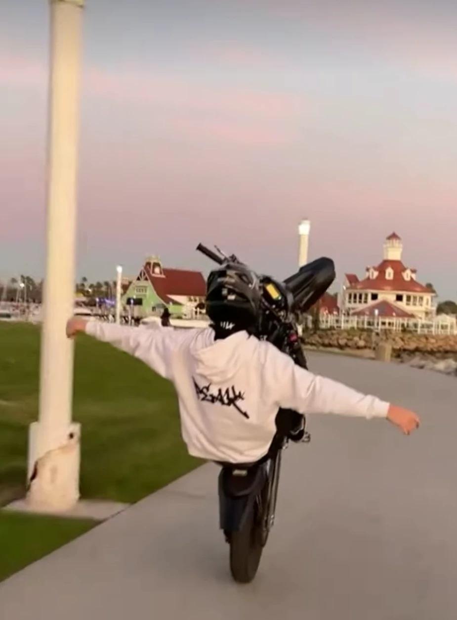 surron ride out with ur friend and others and ur the guy wheeling on the pic thumbnail