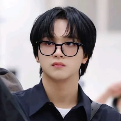 Lee Donghyuck thumbnail