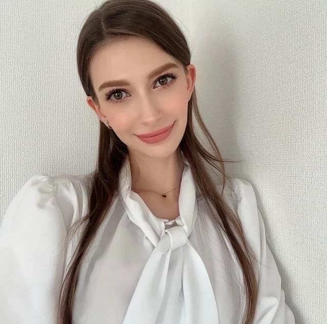 Karolina shiino  thumbnail