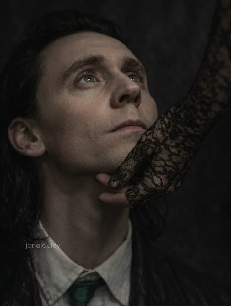 Tom hiddleston  thumbnail