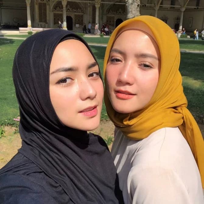 9 My Rich Sisters

. thumbnail