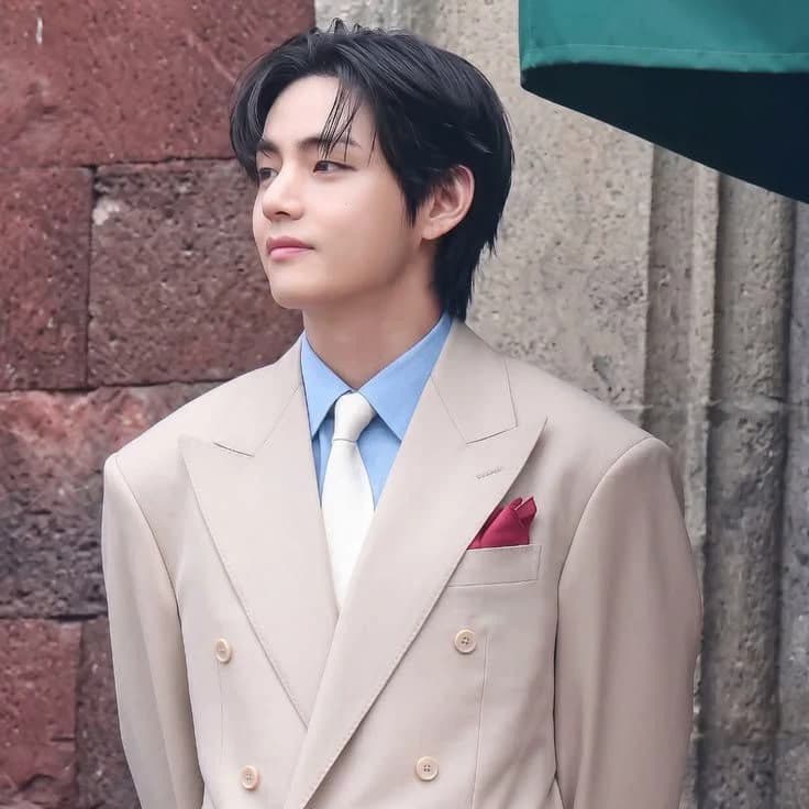 Kim Taehyung  thumbnail