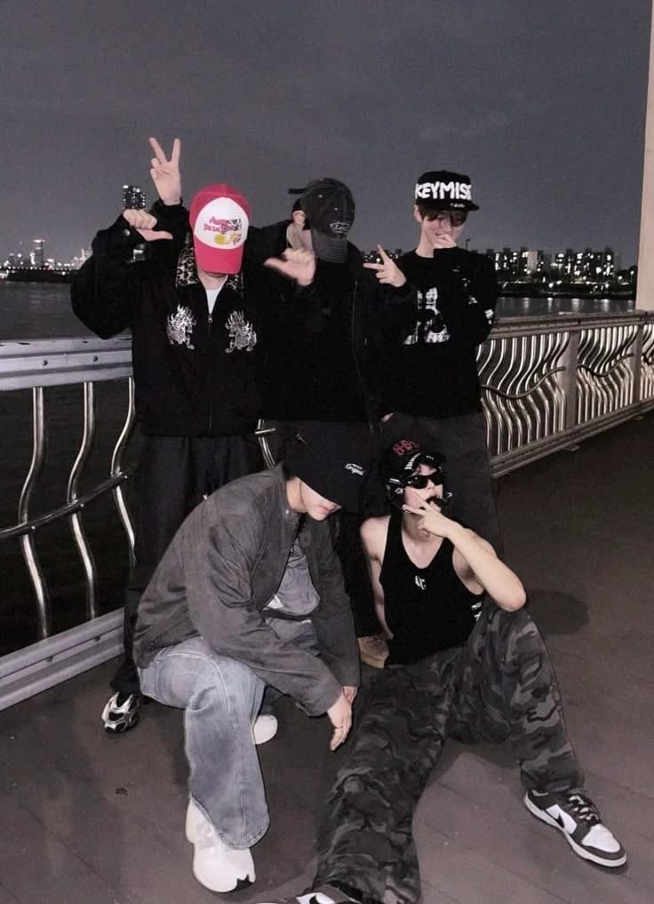 Boy's Group Roomate thumbnail