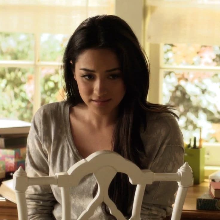Emily Fields  thumbnail