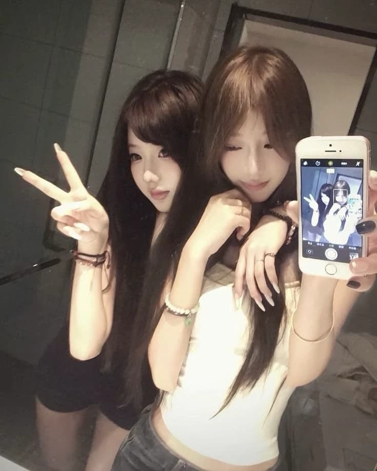 lesbian roommates thumbnail