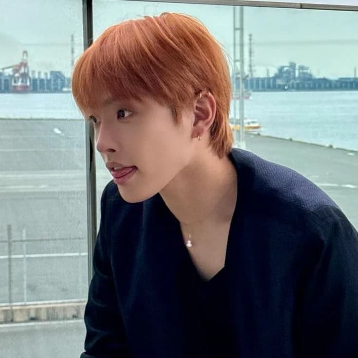 Kim Hongjoong [Matz college au] strangers to ...? thumbnail