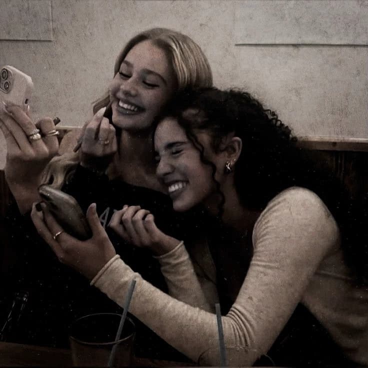 Clare e Lya  thumbnail