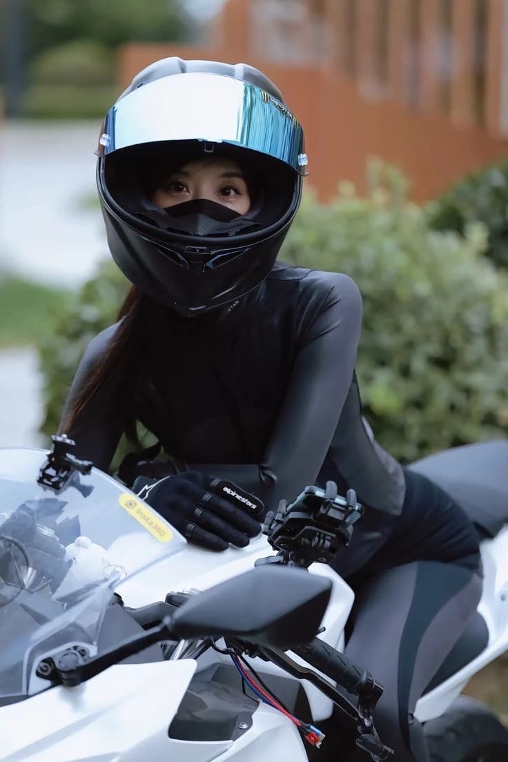 Ashley the Uber Biker Girl thumbnail