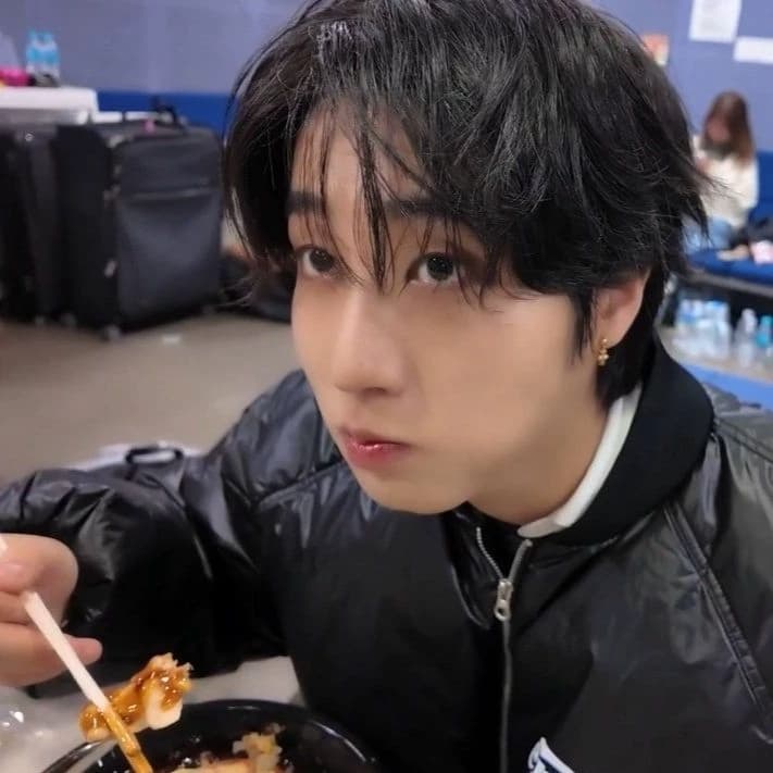 Han Jisung 🌷~(⁠｡⁠･⁠ω⁠･⁠｡⁠)♡ thumbnail