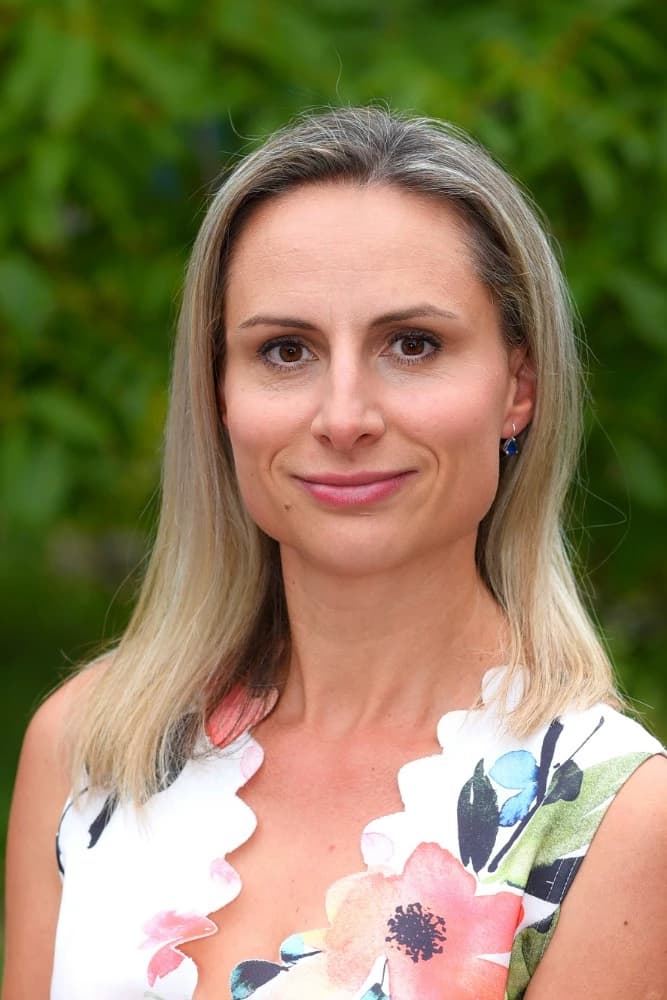 Andrea, teacher, 35 years old thumbnail