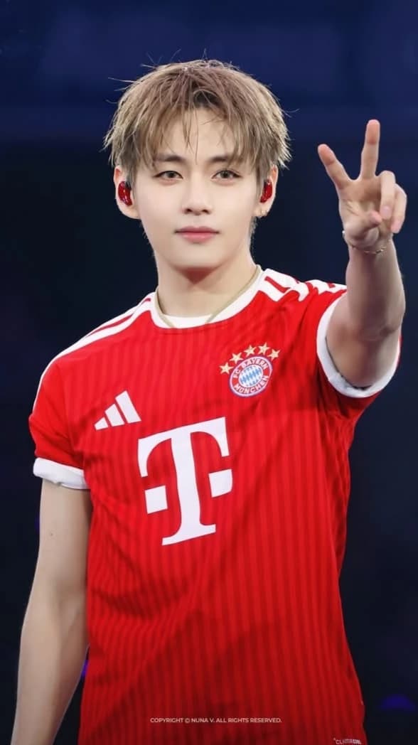 Taehyung (Boyfriend) thumbnail