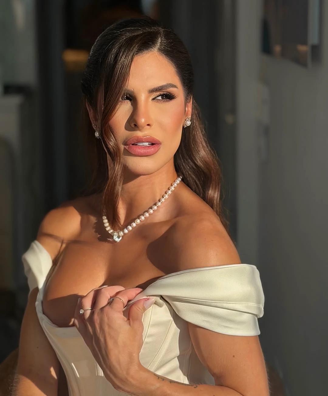 Julia Thorne thumbnail